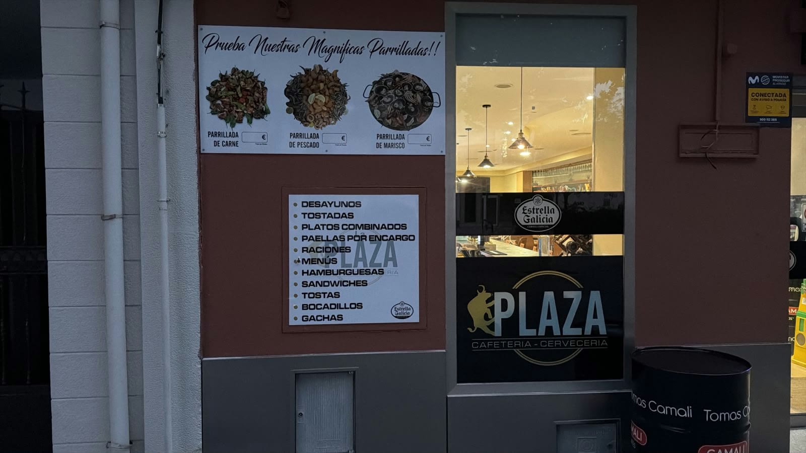 Las parrilladas, anunciadas en la puerta